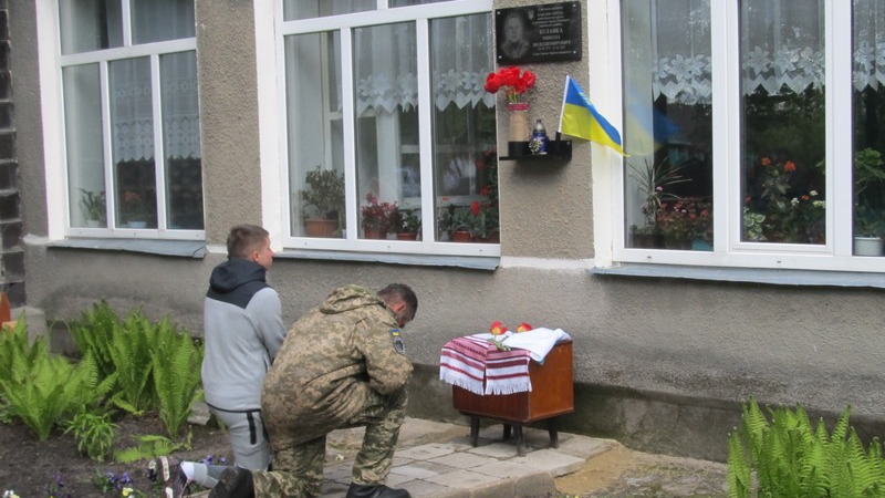 Захистив собою трьох солдатів: на Волині відкрили меморіальну дошку Герою Миколі Булавці