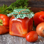 Маринований перець у томаті на зиму: простий рецепт