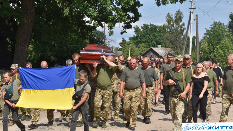 Залишилися дружина та маленький синочок: волиняни попрощалися із загиблим Героєм Миколою Жилком