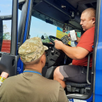 Не лише перевірка паспортів: що прикордонники роздають на волинських пунктах пропуску