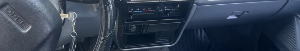 Авто для фронту на Волині: пікапи, які рятують життя