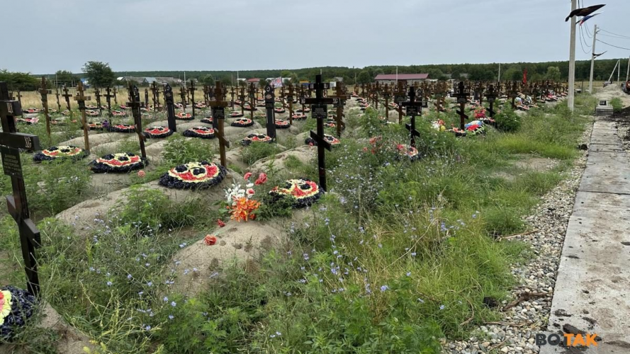 Хрести над могилами вже не ставлять: у Росії продовжують ховати «вагнерівців». Фото