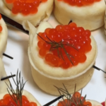 Млинці з ікрою: смачна альтернатива бутербродам на Новий рік