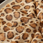 Тренд Масниці: як приготувати ефектні леопардові млинці