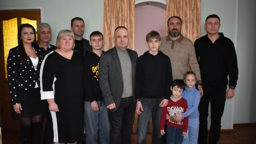 Найменшому - 6 років, старшим - по 15: на Волинь евакуювалися родина, яка виховує дев’ятьох прийомних дітей