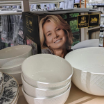 У луцькому гіпермаркеті «Там Там» продають посуд від росіянки Юлії Висоцької