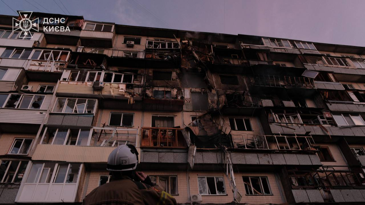 Атака на Київ дронами та ракетами: є загиблі та десятки поранених, серед них діти