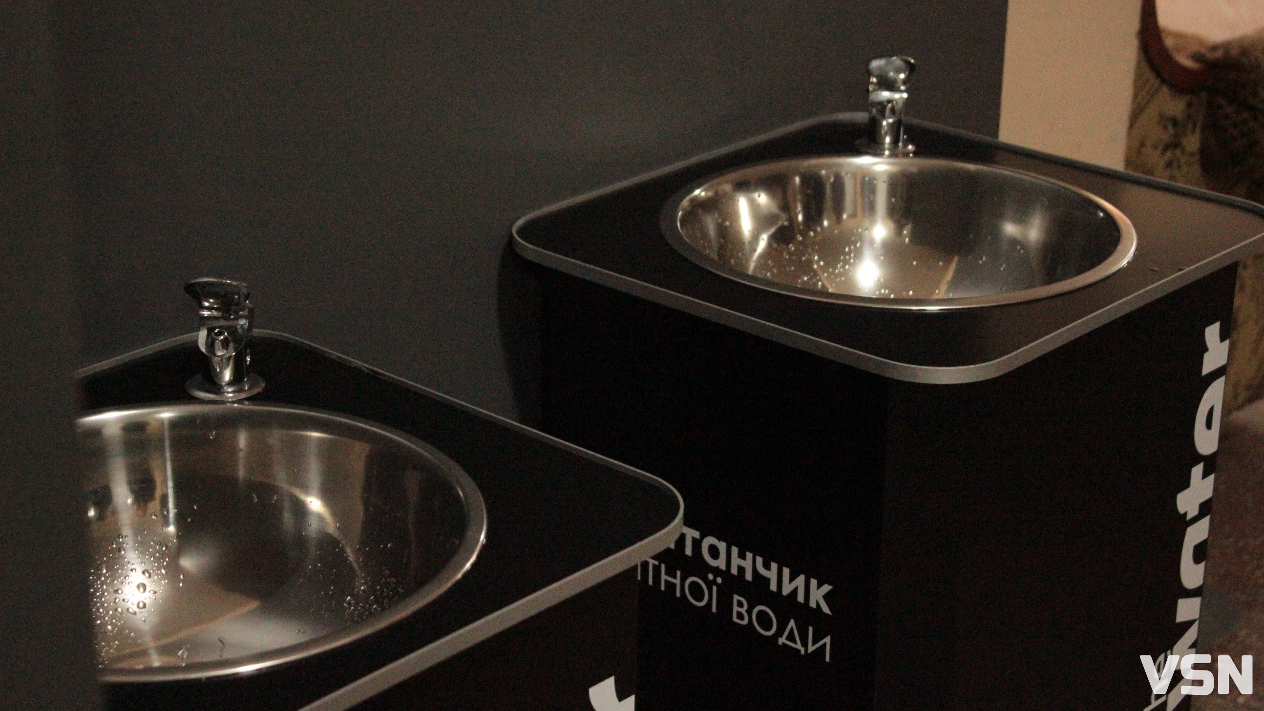 У луцьких школах та дитячій поліклініці встановили станції очистки води