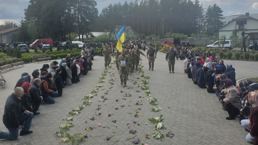 Троє синів втратили батька: на Волині попрощались з Героєм Миколою Кураном