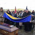 Повернувся «на щиті» після довгих місяців очікування: на Волині в останню дорогу провели Героя Володимира Губарика