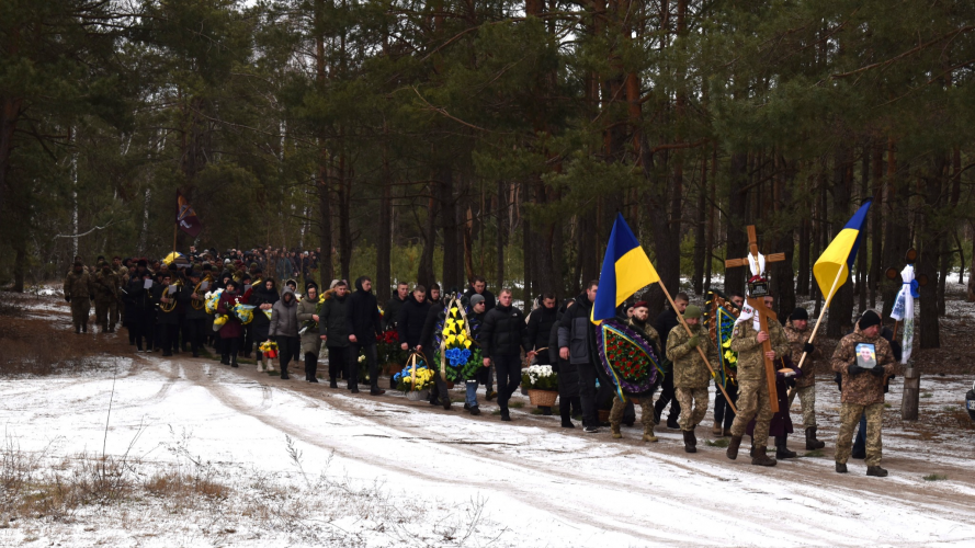 Зійшлося усе село: на Волині в останню дорогу провели полеглого на Курщині молодого Героя Сергія Зімича