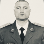 До сліз: у Луцьку поліцейські навколішки зустріли загиблого на війні колегу, підполковника Олександра Смолярчука