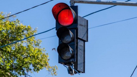 Водії не знають сигналів регулювальника: у Луцьку світлофори працюватимуть, коли відключать світло