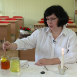 Понад 20 років займається писанкарством: майстриня з Луцька створює великодні яйця за давніми зразками