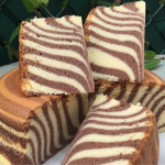 Домашній пиріг «Зебра» на сметані: простий рецепт