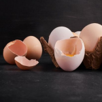 Секрет міцної розсади: навіщо дачники додають яєчну шкаралупу в ґрунт