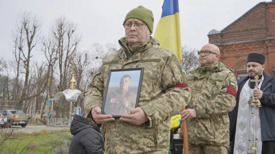 Навіки 22: на Волині громада попрощалася з молодим Героєм Дмитром Корнійчуком
