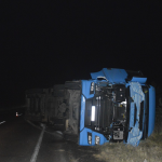 На Волині вантажівка наїхала на велосипедиста і перекинулася: травмувалося двоє осіб