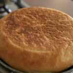 Домашній хліб без духовки: пухкий рецепт на сковорідці
