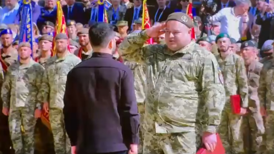 Захищає Україну з 2014 року: командира з Волині Володимир Зеленський нагородив орденом Богдана Хмельницького