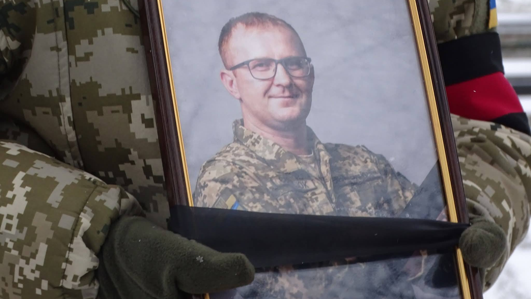 Повернувся додому «на щиті»: волиняни провели на вічний спочинок полеглого капітана Олександра Євтушка