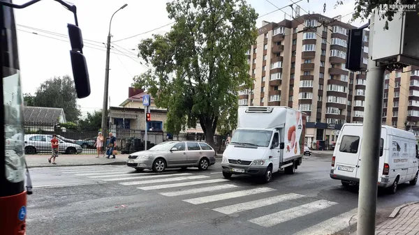 У Луцьку трапилася аварія за участі «ковбасної» вантажівки