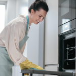 Як очистити духовку без дорогих засобів: жир і нагар зникнуть без сліду