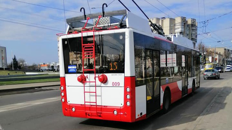У Луцьку через ракетні обстріли не всі тролейбуси виїхали на маршрути
