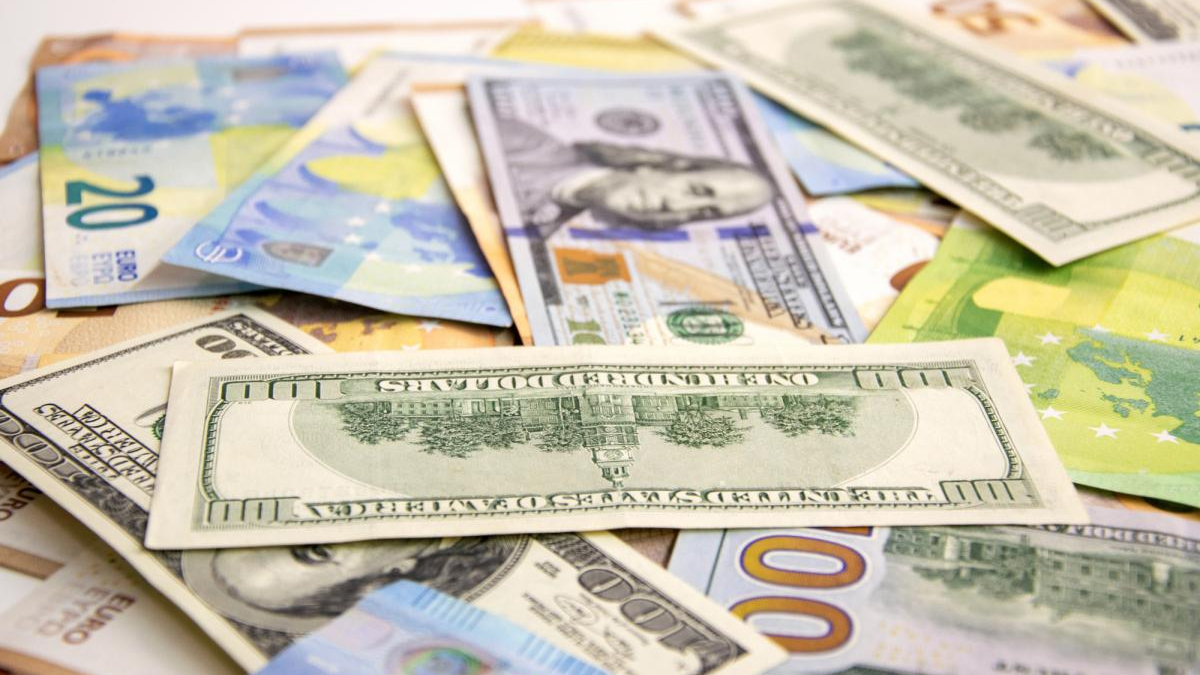 Що буде з курсом долара і євро до кінця листопада