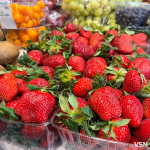 Полуниця, лохина та черешня: яка ціна на несезонні ягоди в Луцьку