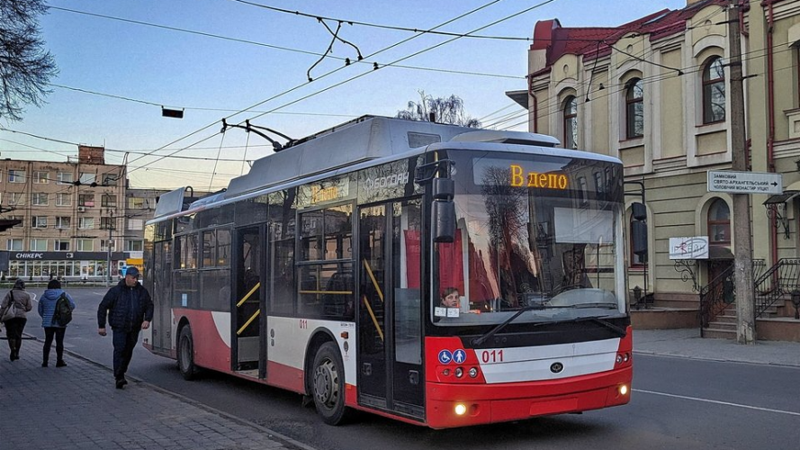 У Луцьку після звернень містян вперше за 5 років оновили графік руху тролейбуса №2
