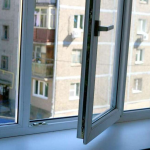 У Львові 20-річний студент випав з вікна багатоповерхівки