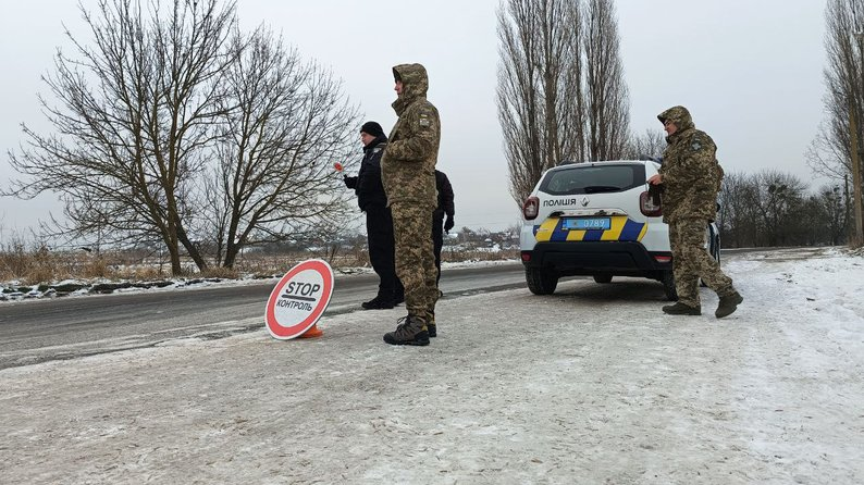 У Луцькому районі представники ТЦК зупиняли водіїв та перевіряли авто: що відомо