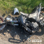 Злетів із дороги та отримав відкритий перелом: на Волині мотоцикліст потрапив у ДТП