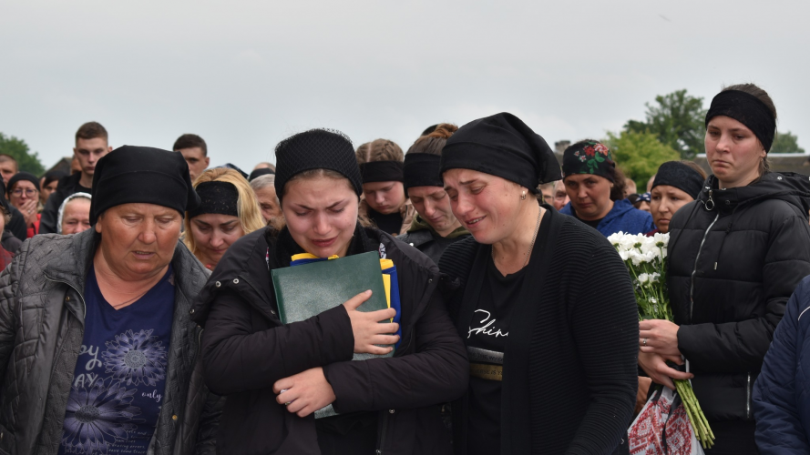 На Волині в останню дорогу провели Василя Гайченю, який загинув внаслідок нещасного випадку