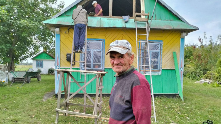 На Волині відновлюють будинки після падіння боєприпасу з літака: громада виділила 1 мільйон гривень