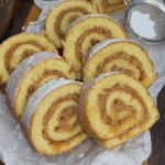 Яблучний рулет, який тане в роті: соковитий, ніжний і без зайвих клопотів