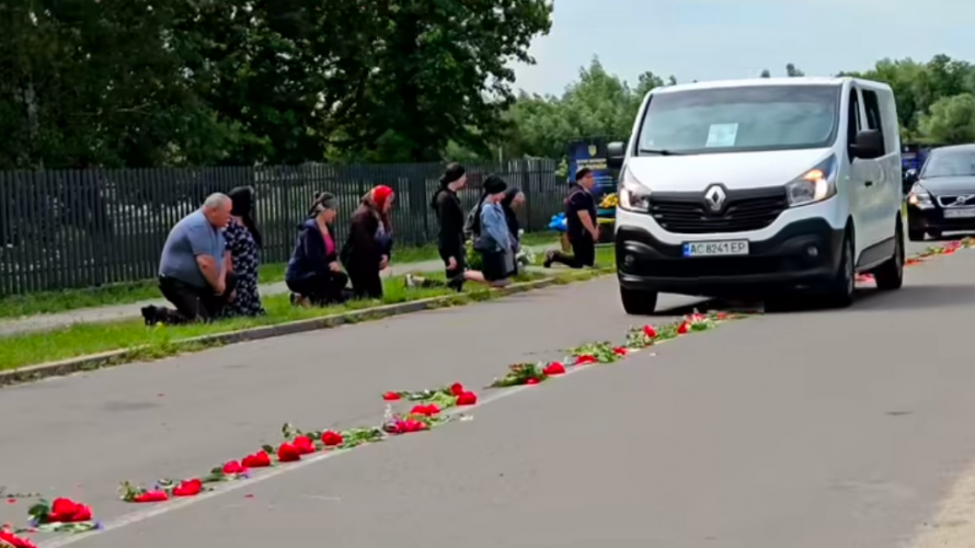 Загинув на Херсонщині: на Волинь «на щиті» привезли тіло Героя Володимира Семенаки
