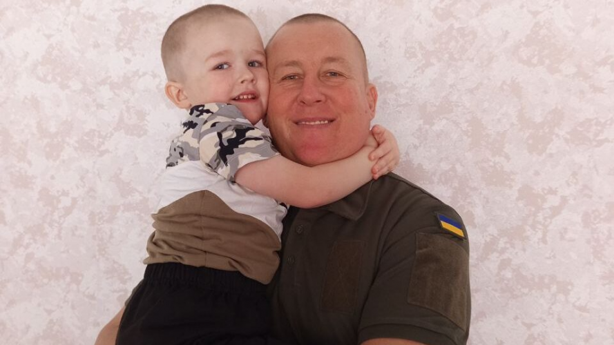 Під сирени народився син — під вибухи служить тато: історія батька трьох дітей з Волині, який захищає Україну