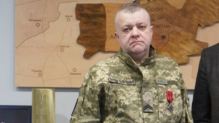 «Треба усім іти воювати»: генерал Залужний відзначив воїна з Волині, який отримав важкі поранення. Фото