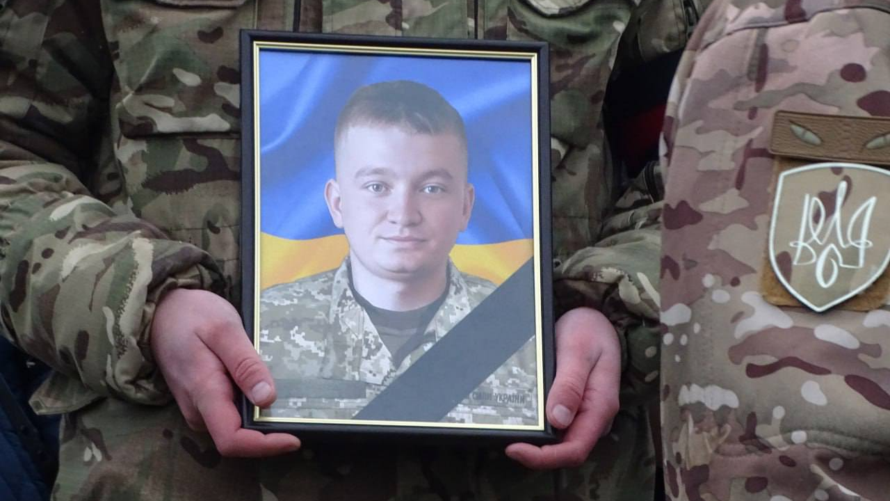 Йому назавжди 24: на Волині попрощалися з Героєм Богданом Ігнатюком