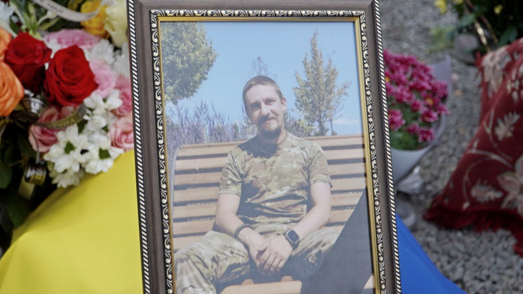 Двоє дітей втратили батька: на Волині попрощалися з Героєм Олександром Кідрою