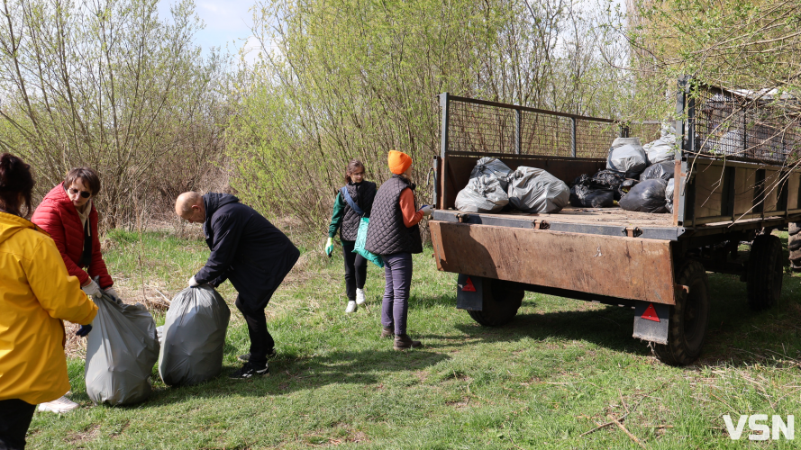 У Луцьку стартувала загальноміська толока: прибирають парки та заповідні зони