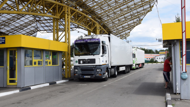 У «Ягодині» відновили рух вантажівок через кордон
