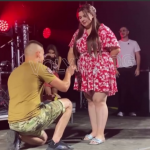 Відповіла «Так»: на фестивалі у Світязі військовий зробив пропозицію коханій. Відео