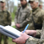 У Луцьку чоловік тікав від ТЦК на таксі: військовий отримав перелом руки