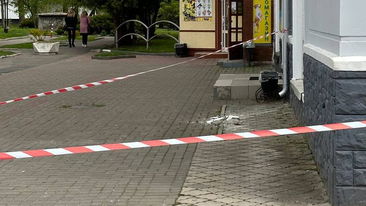 Шматки лежать прямо посеред вулиці: в одному з міст Волині обвалився балкон