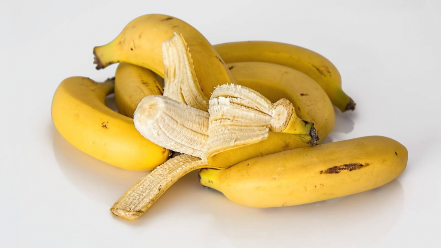 Як перетворити бананову шкірку на безкоштовне натуральне добриво для помідорів