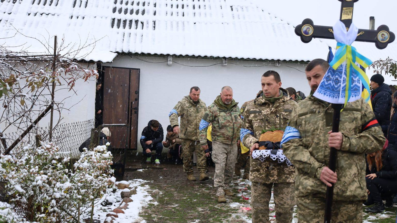 Навіки 29: на Волині попрощалися з молодим Героєм Романом Гайовим