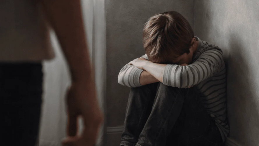 У Дніпрі батьки-вихователі роками катували шістьох дітей